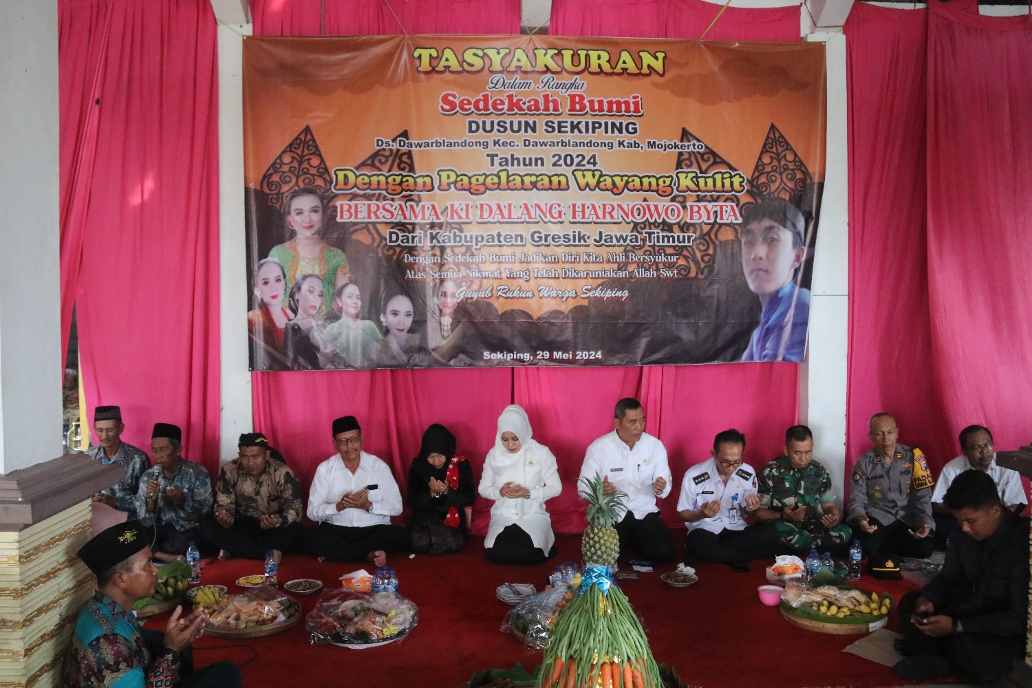 Hadiri Sedekah Bumi Dusun Sekiping, Bupati Ikfina Harapkan Kemakmuran Bagi Seluruh Warga